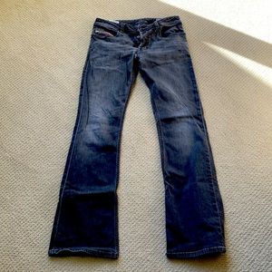 Beautiful men’s diesel zathan boot cut gray color jeans.